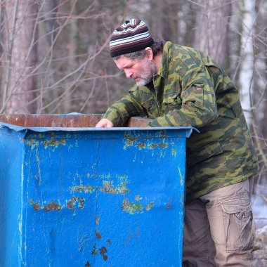  çöp kutusu serseri