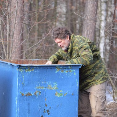  çöp kutusu serseri