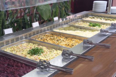 bir restoranda açık büfe Self-Servis