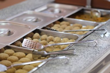 bir restoranda açık büfe Self-Servis