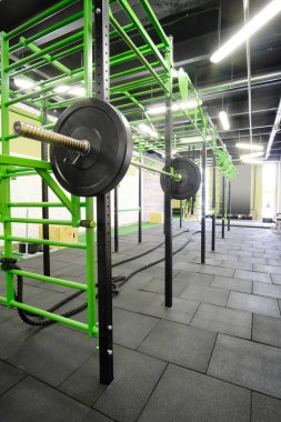 Bir spor salonunun içinde.