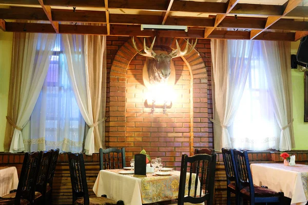 Tafel geserveerd in een café — Stockfoto