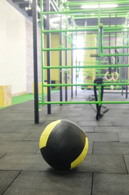 Bir spor salonunun içinde.