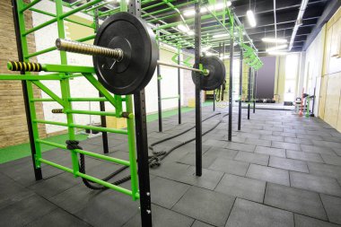 Bir spor salonunun içinde.