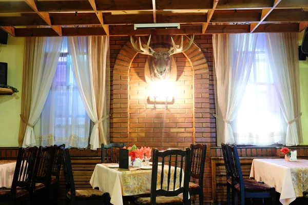 Serviertafel in einem Café — Stockfoto