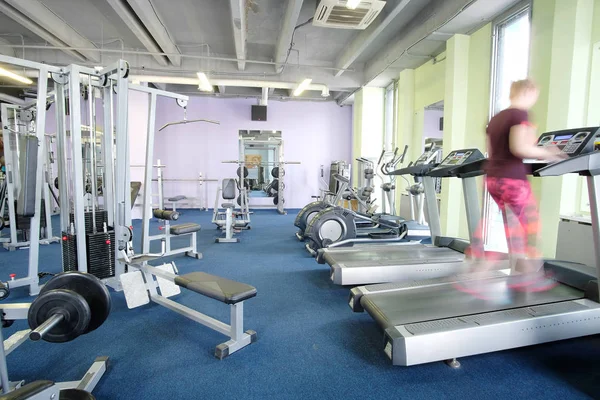 Interior de uma sala de fitness — Fotografia de Stock