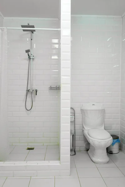 Shower room aligned with toilet — Stock Photo, Image