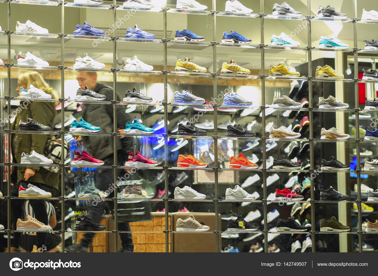 Shoes shop in Prague, Czechia – Stock Editorial Photo © uatp12 #142749507