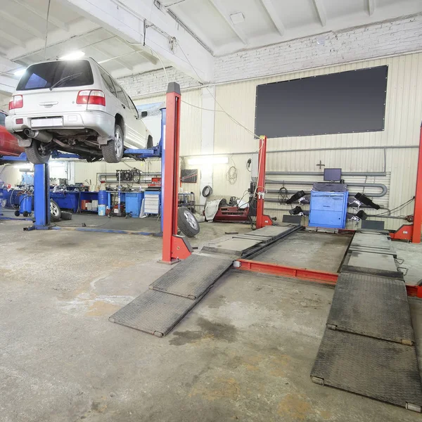 Garagem de reparação de carro — Fotografia de Stock