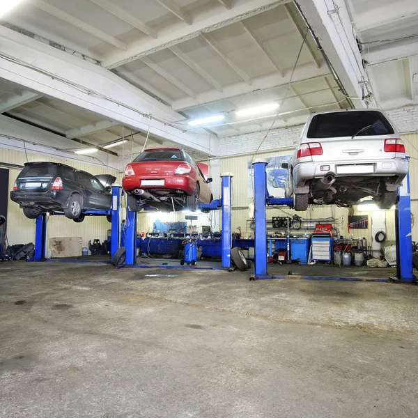 Garagem de reparação de carro — Fotografia de Stock