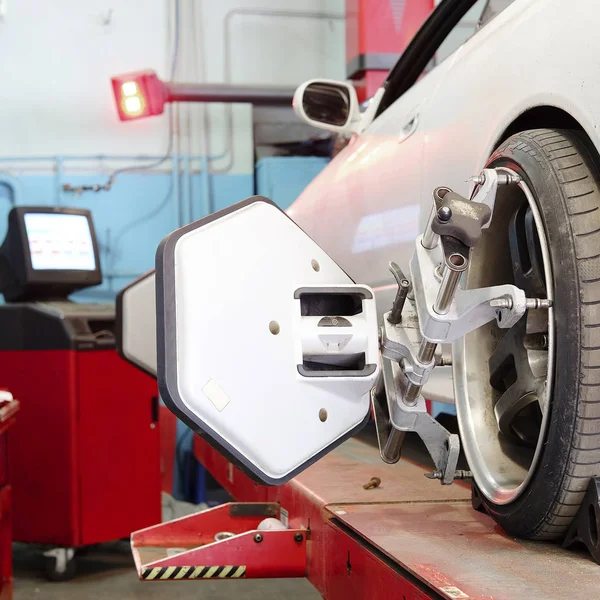 Wheel alignment equipment — Stock Photo, Image