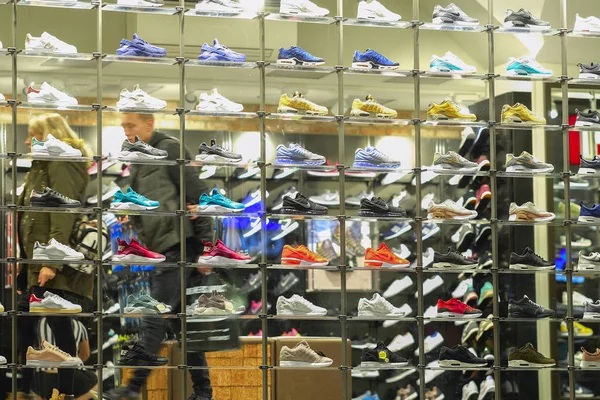 Tienda de zapatos en Praga, Chequia — Foto de Stock