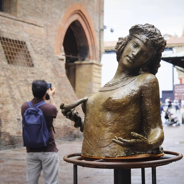 Sculptuur in een centrum van Bologna — Stockfoto