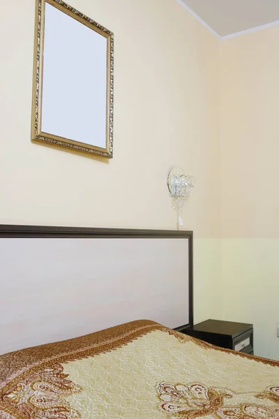 ホテルのベッドルームのインテリア — ストック写真