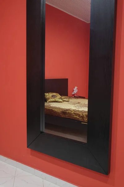 Kırmızı yatak odası iç — Stok fotoğraf