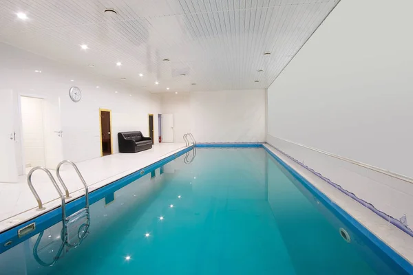 Interior de uma piscina — Fotografia de Stock