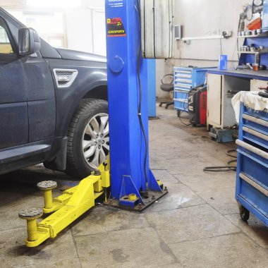 Çalışma salonu Moskova'da bir araba onarım istasyonu