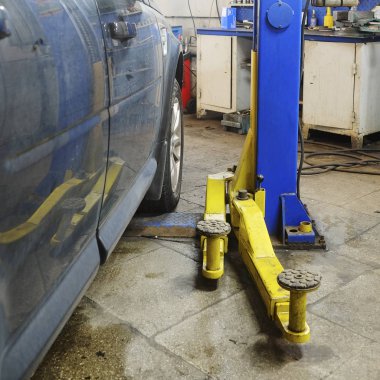 Çalışma salonu Moskova'da bir araba onarım istasyonu