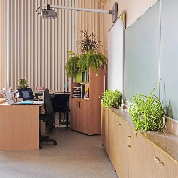 Innenraum einer leeren Schulklasse — Stockfoto