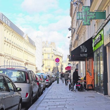 Paris'te bir park arabalar