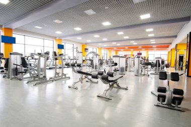 Bir spor salonunun içinde.