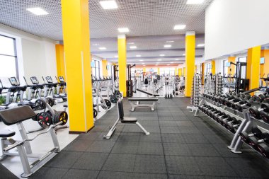 Bir spor salonunun içinde.