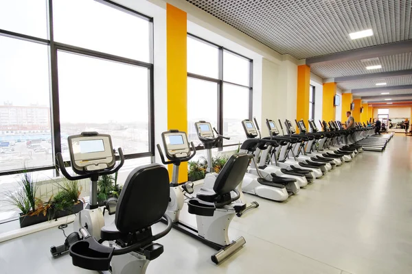 Interior de uma sala de fitness — Fotografia de Stock