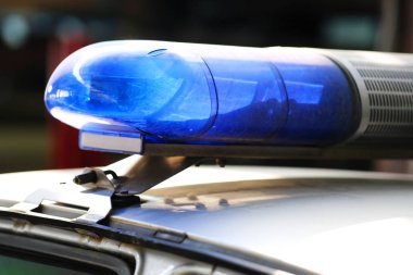 ışık Çubuğu'nda bir polis arabası