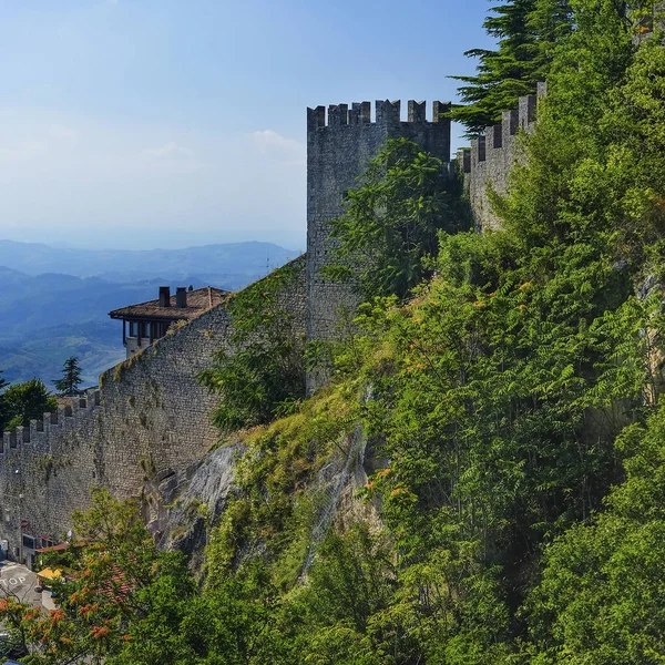 Castel in een centrum van San-Marino — Stockfoto