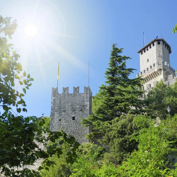 Castel in een centrum van San-Marino — Stockfoto