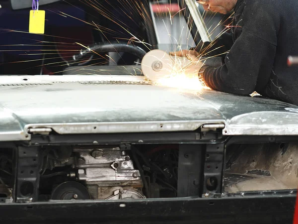 Worker works with angle grinder — Stock Photo, Image