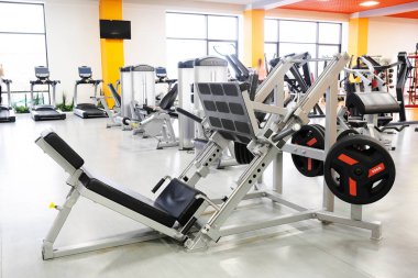 fitness salonunda ağırlık 