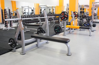 fitness salonunda ağırlık 