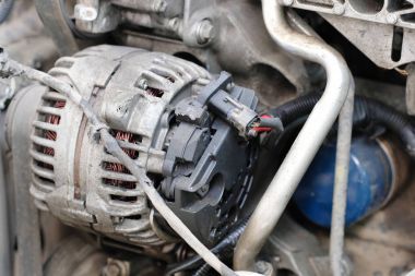 Araba elektrik jeneratörü kapat