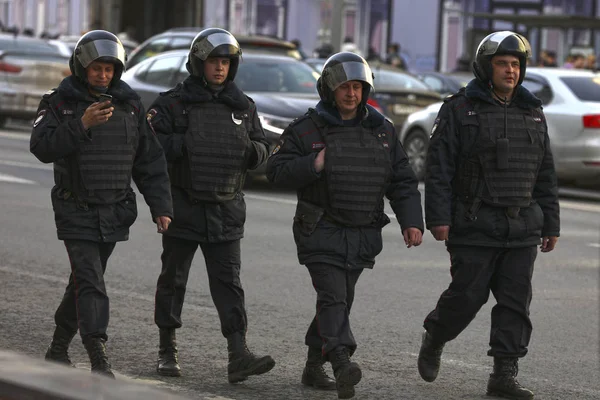 Policía en una manifestación de protesta en Moscú —  Fotos de Stock