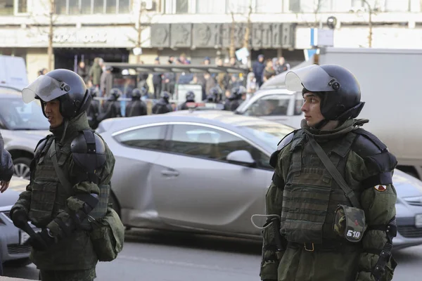 Policía en una manifestación de protesta en Moscú —  Fotos de Stock
