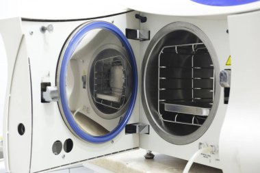 Açık kapı ile tıbbi Sterilizatör yakın çekim
