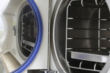 Açık kapı ile tıbbi Sterilizatör yakın çekim