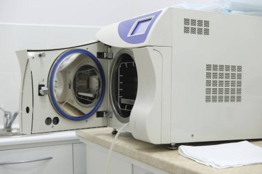 Açık kapı ile tıbbi Sterilizatör yakın çekim