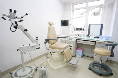 Otolaryngologist ekipman ile tıbbi ofis