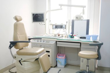 Otolaryngologist ekipman ile tıbbi ofis