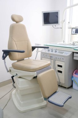 Otolaryngologist ekipman ile tıbbi ofis