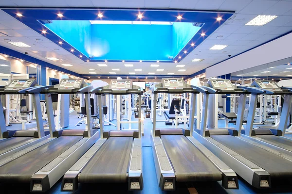 Interno di una sala fitness — Foto Stock