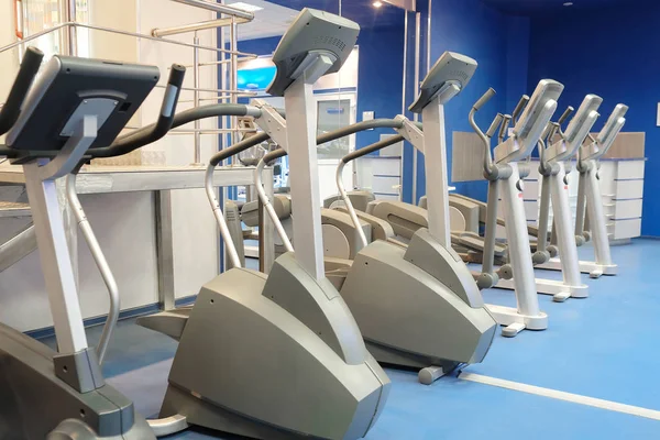 Interno di una sala fitness — Foto Stock