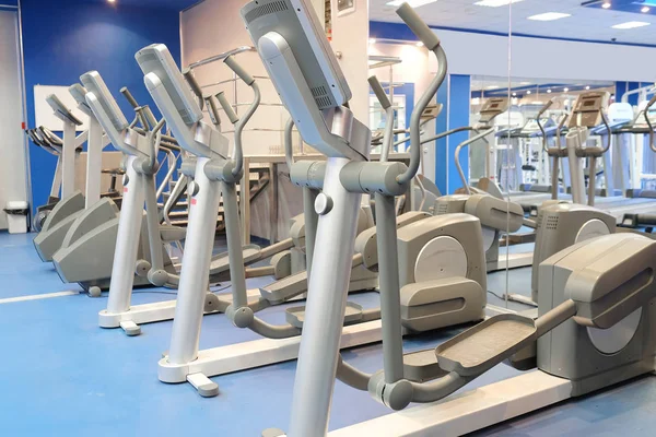 Interior de uma sala de fitness — Fotografia de Stock