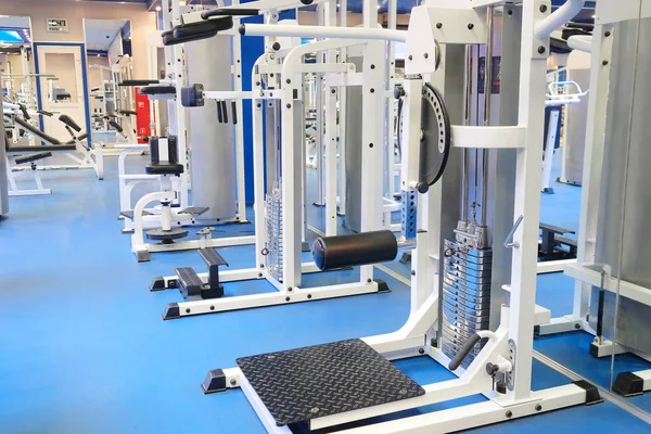 Interno di una sala fitness — Foto Stock