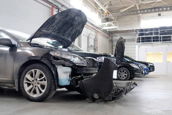 Cars in a body shop in Stupino — Stock Photo, Image