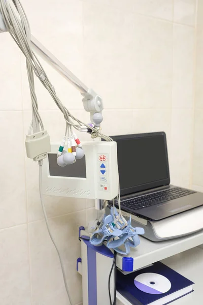 Equipamento para fazer um cardiograma — Fotografia de Stock