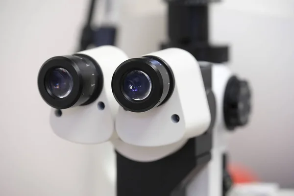 Oculare di attrezzature mediche di oftalmologo — Foto Stock