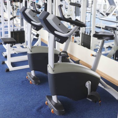 Bir spor salonunun içinde.